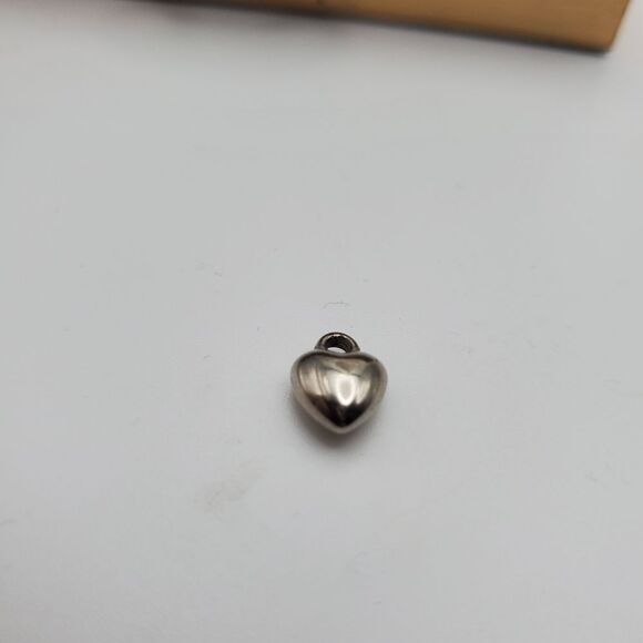 Silver heart mini charm necklace pendant - Picture 2 of 2